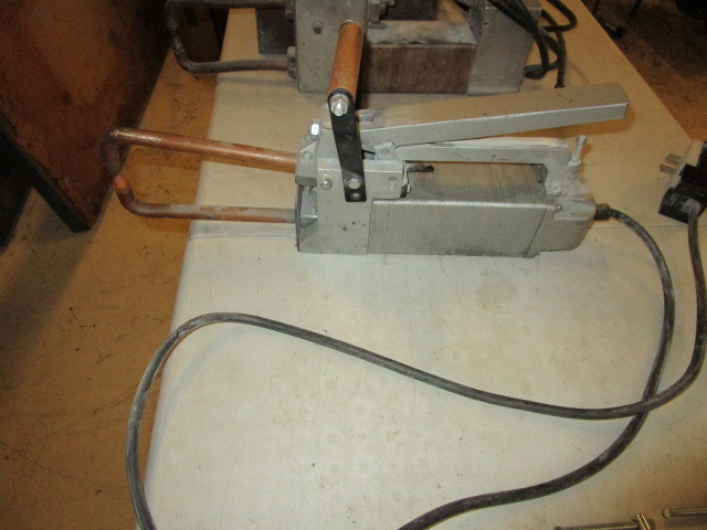 lot 523 image: SPOT WELDER