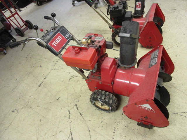 lot 524 image: TORO 24 SNOWBLOWER