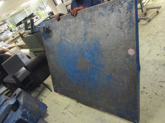 lot 530 image: WORKBENCH TABLETOP WITH BENCH TOP CLAMP