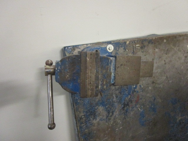 lot 531 image: WORKBENCH TABLETOP WITH BENCH TOP CLAMPS