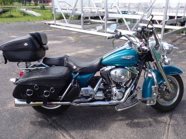 lot 1 image: 2002 Harley Davidson Road King Classic