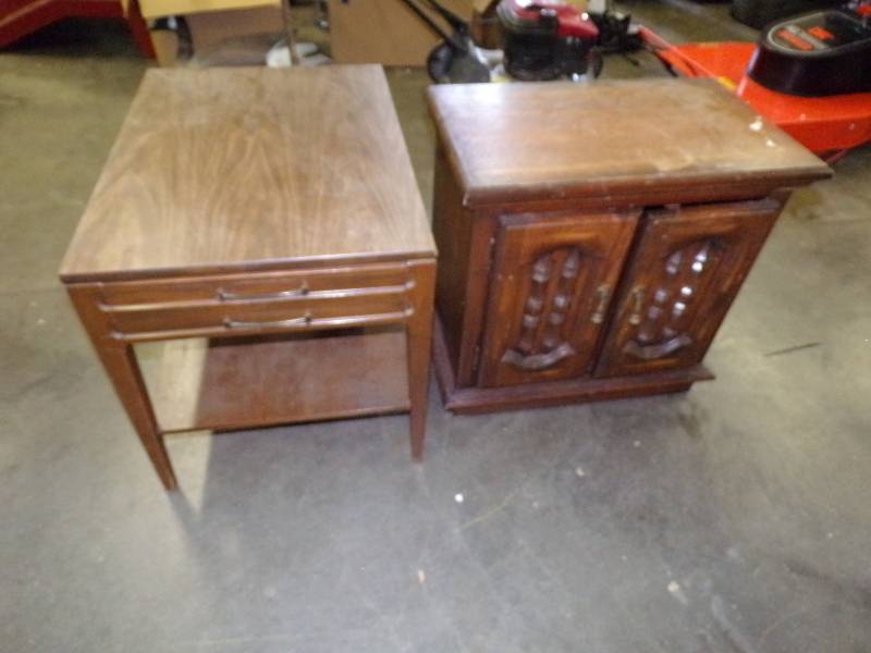 lot 58 image: Pair of End Tables
