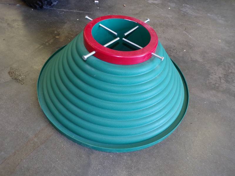 lot 69 image: 24 Christmas Tree Stand