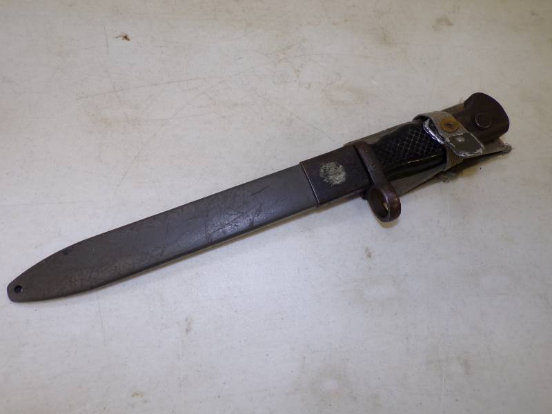 lot 78 image: WW II Bayonette and Sheath