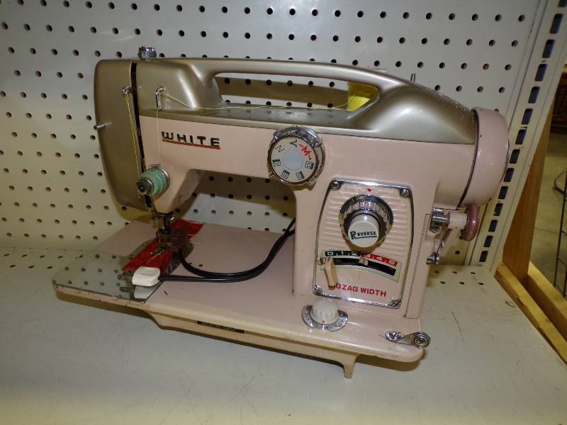 lot 80 image: Vintage White Sewing Machine Model 765, no bobin case, Consignor states works