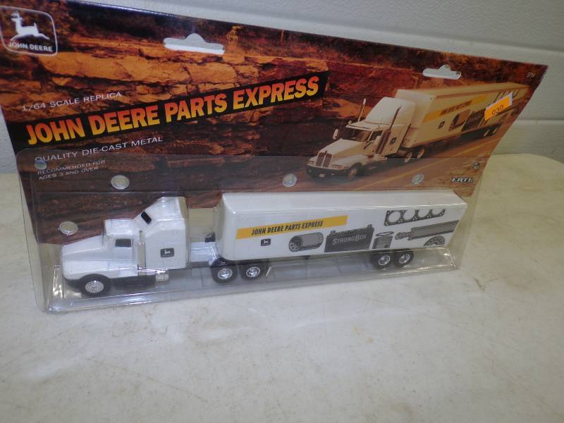 lot 8 image: John Deere Limited Edition Die Cast Metal Collector Replica Parts Express
