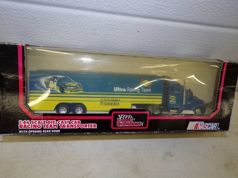 lot 9 image: Racing Champions Limited Edition Die Cast Metal Collector Replica Sunoco