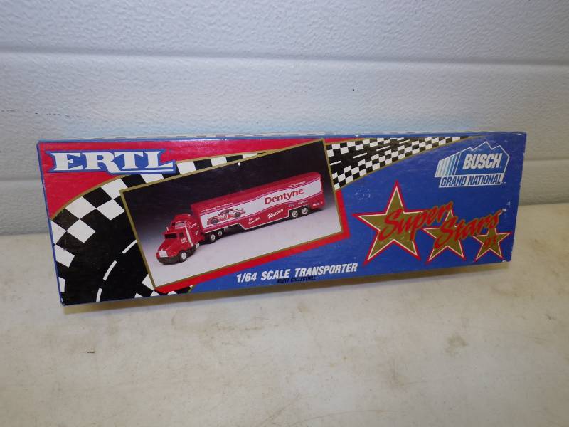 lot 12 image: ERTL Dentyne 164 Limited Edition Die Cast Metal Collector Replica