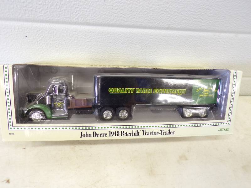 lot 17 image: ERTL John Deere 1948 Peterbilt 164 Limited Edition Die Cast Metal Collector Replica