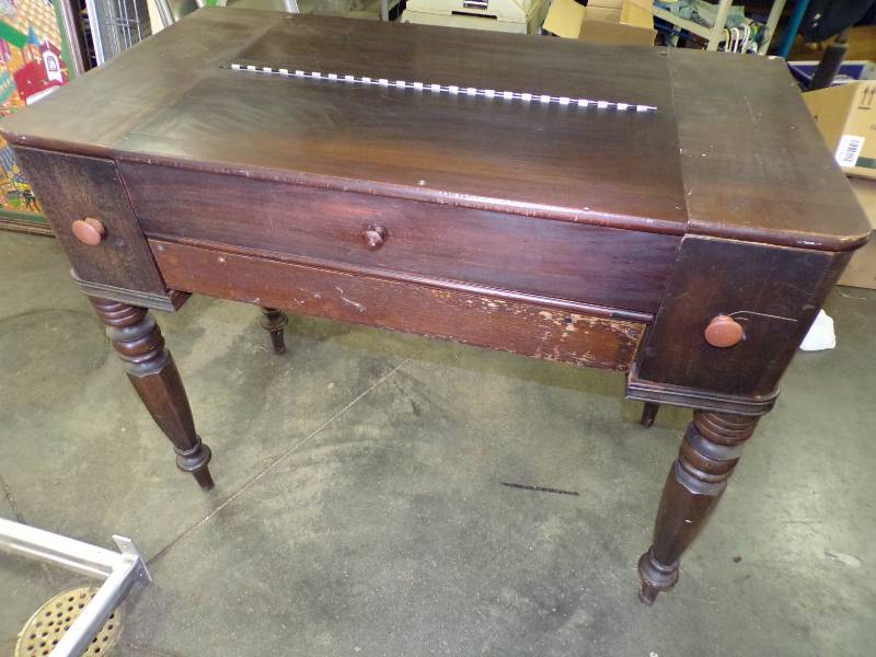 lot 25 image: Vintage Desk