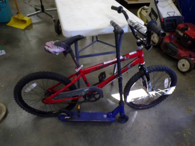 lot 97 image: Kids Bike and Scooter