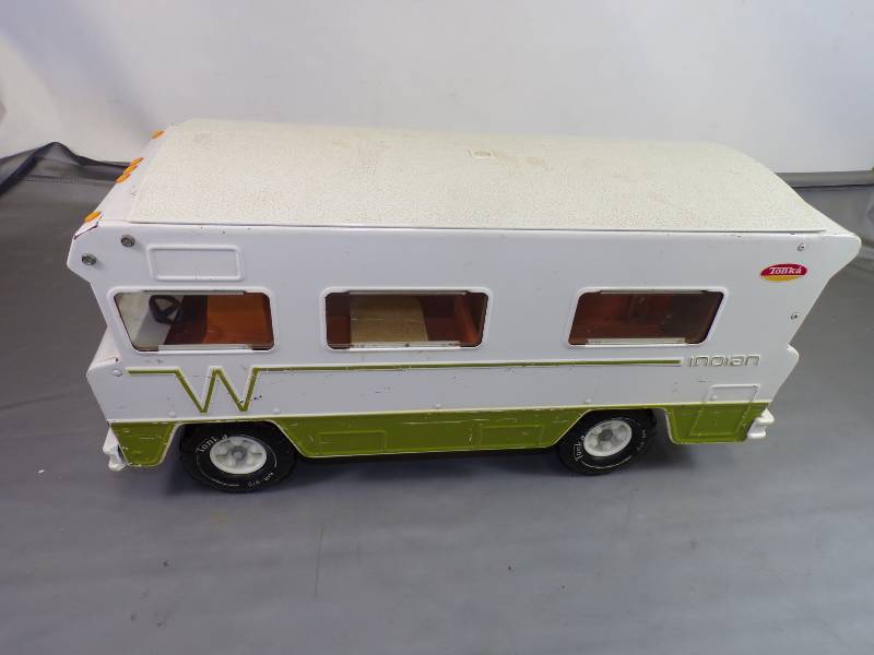 lot 102 image: Vintage Tonka Winnebago Indian