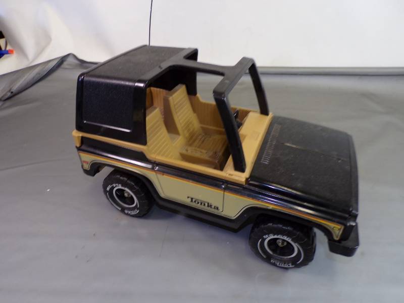 lot 103 image: Vintage Tonka Jeep
