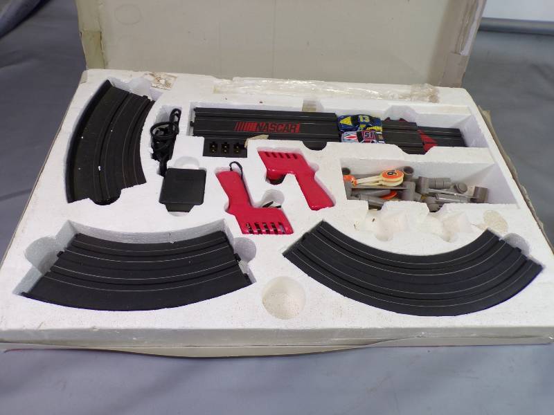 lot 104 image: Vintage Nascar Slot Car speedway