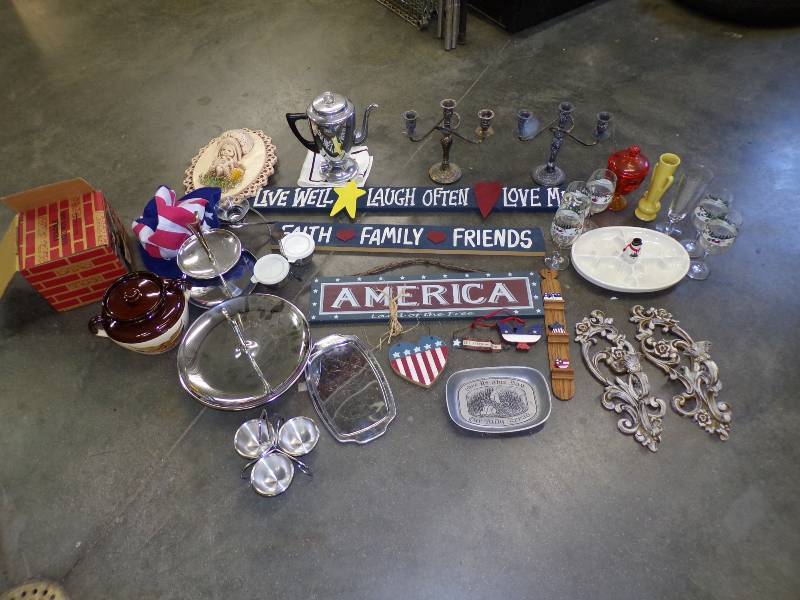 lot 156 image: Large Dcor Lot