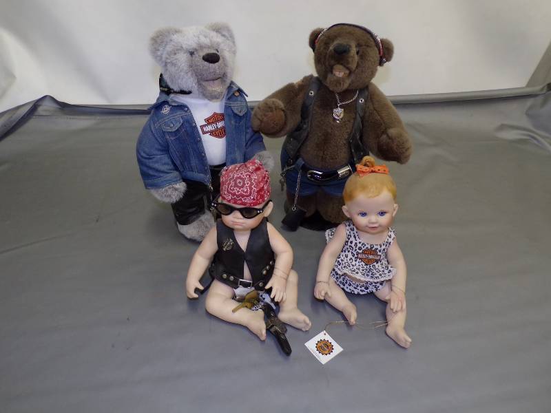 lot 158 image: Harley Davidson Bears and Babies