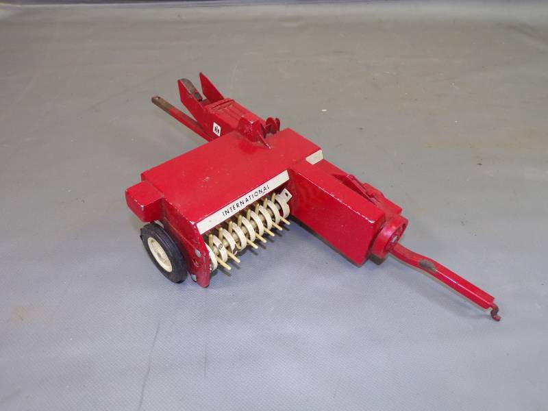 lot 109 image: Vintage International Toy Baler