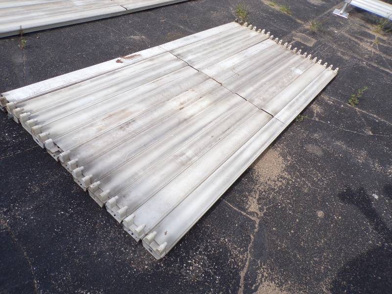 lot 159 image: 11 - 8 Florescent Light Fixtures