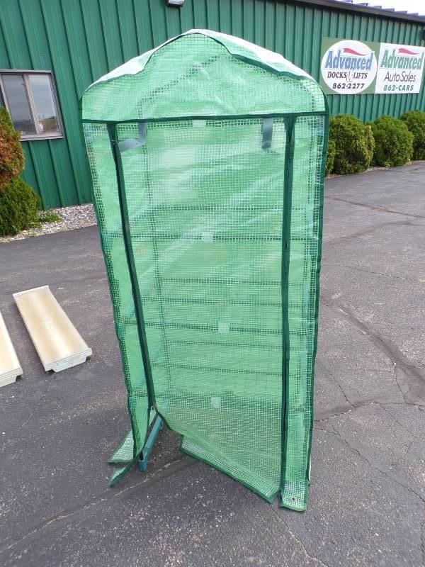 lot 172 image: Small Shelf Greenhouse