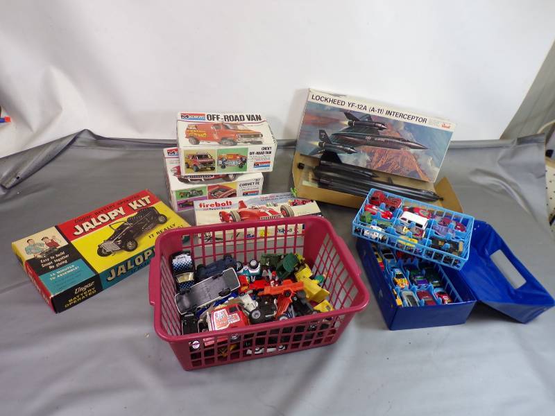 lot 119 image: Vintage Hot wheels, Matchbox, Lot with Vintage Models