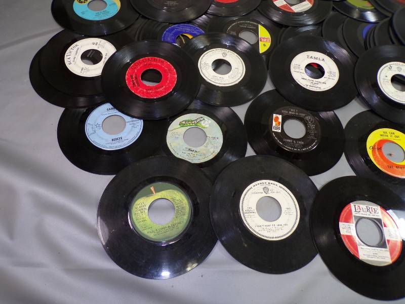 lot 126 image: 40 plus 45 Records