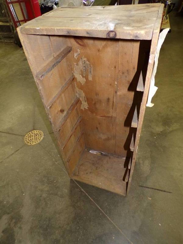 lot 173 image: Vintage Wood Crate