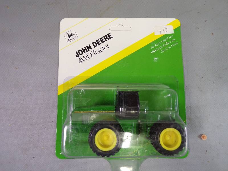 lot 194 image: Ertl 4WD Tractor John Deere