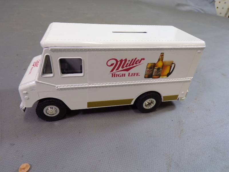 lot 195 image: Ertl Miller High Life Beer walk in van Bank