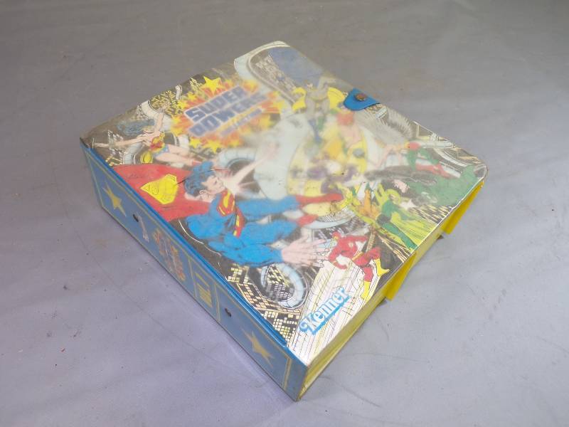 lot 200 image: Vintage Kenner Supper Powers Case