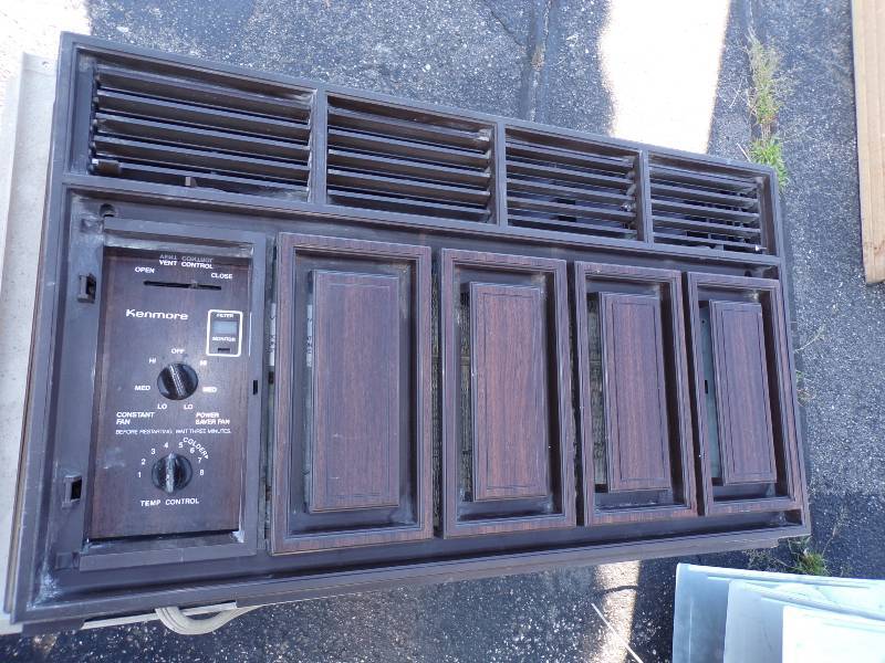lot 208 image: 12,000 BTU Window Air Conditioner