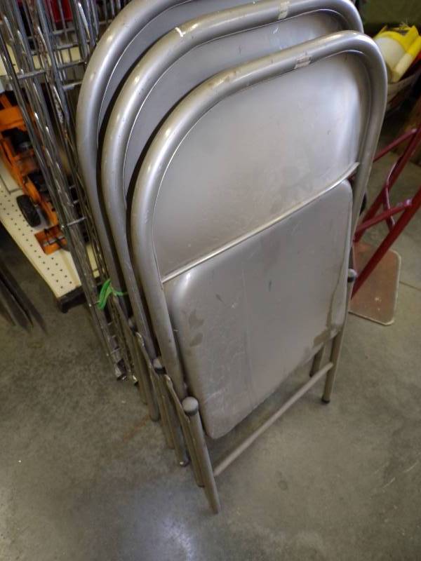 lot 203 image: 3 Folding Chairs