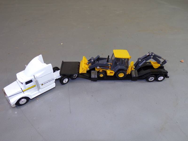 lot 202 image: ERTL John Deere Limited Edition Die Cast Metal Collector Replica