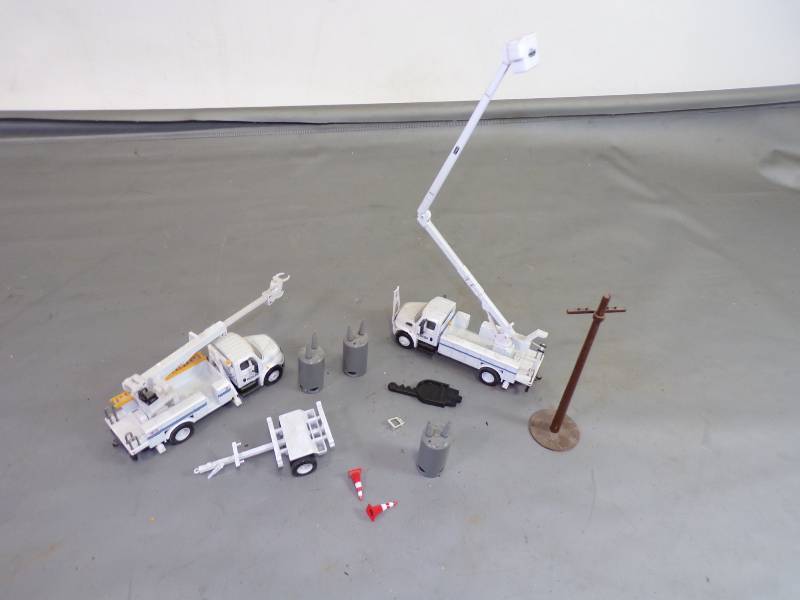 lot 223 image: Otter Tail Power Die Cast Set