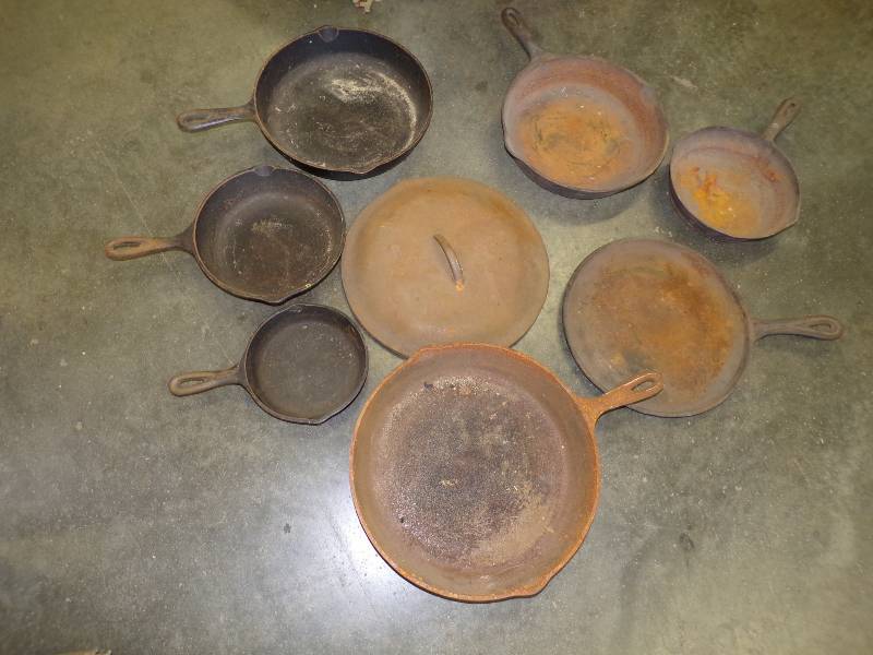 lot 238 image: 8 Piece Cast Iron Pan Set