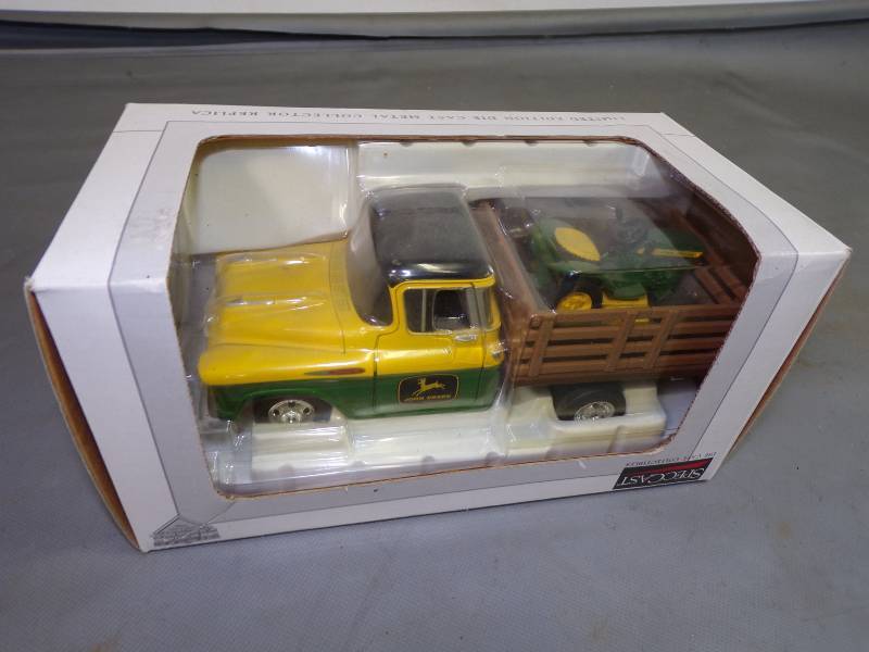 lot 239 image: John Deere Limited Edition Die Cast Metal Collector Replica
