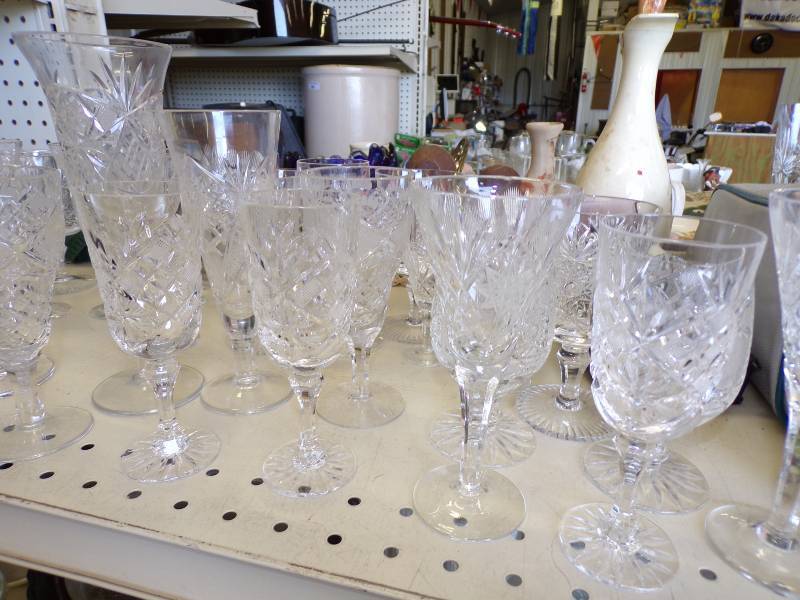 lot 251 image: Huge Dcor Lot with Crystal Glassware and more