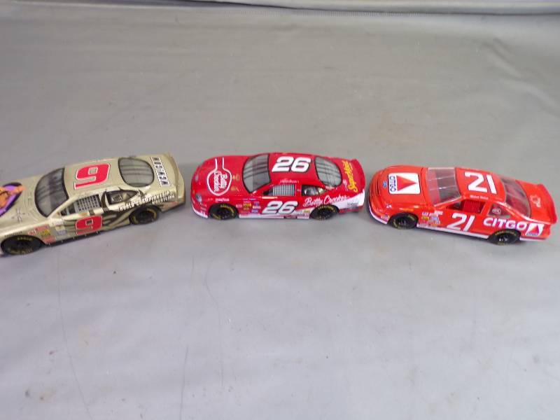lot 256 image: 3 Die Cast Collectable Race Cars