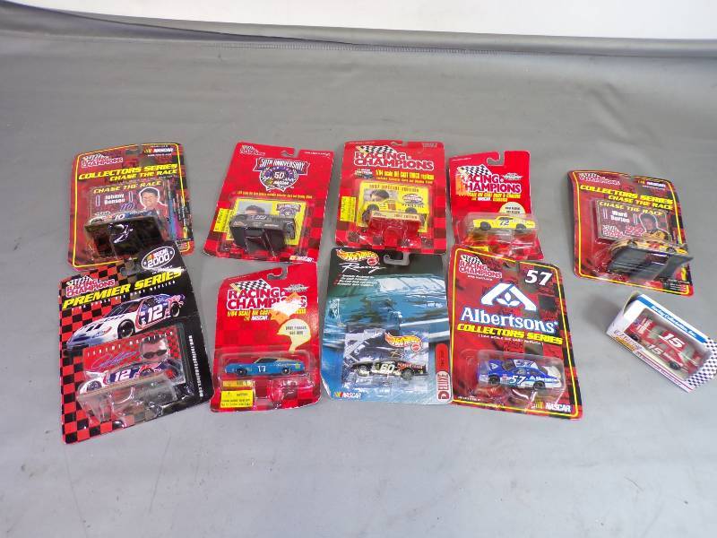 lot 259 image: 10 Die Cast Collectable Race Cars