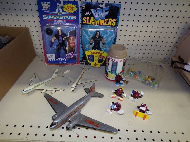 lot 278 image: Vintage Toy Lot
