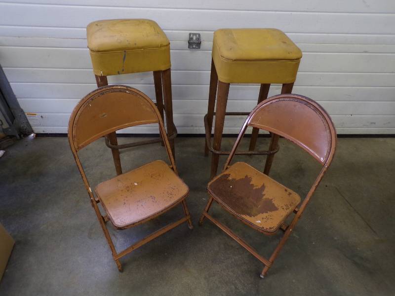 lot 285 image: Vintage Childs Folding Chairs and 2 Stools