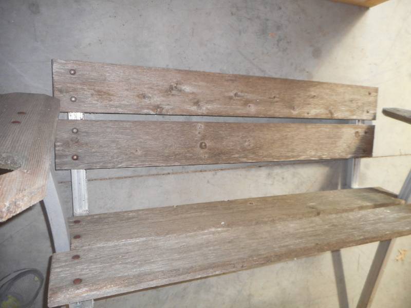 lot 12 image: Dock Bench