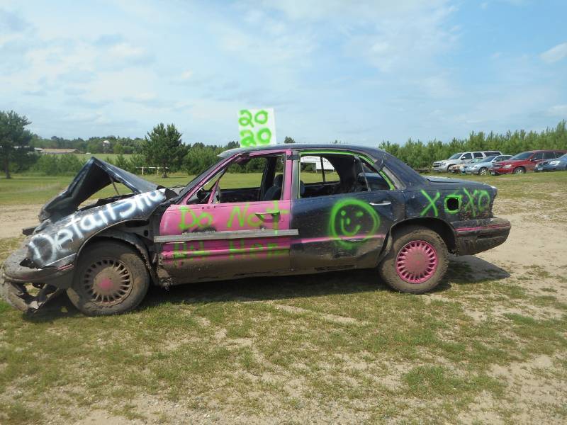 lot 6 image: 1999 Buick LeSabre Derby Car