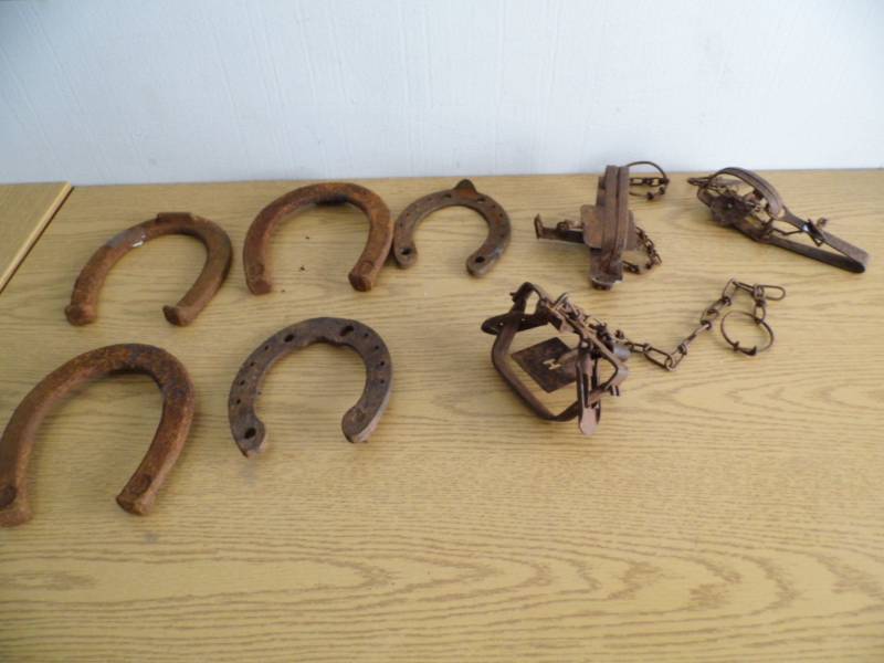 Lot of 5 Horse Shoes - 3 Traps