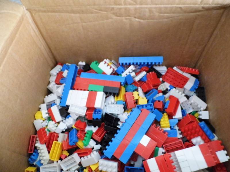 4 Pounds of Legos