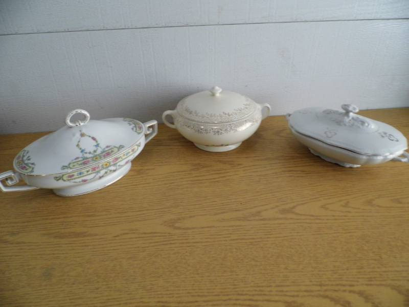 Lot of 3 Covered Dishes