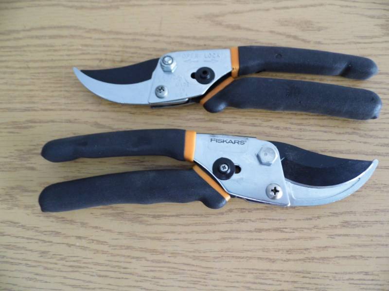 2 Pair Fiskars Cutters