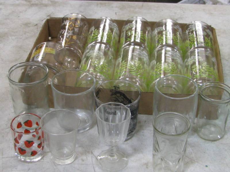 lot 1 image: Misc Glasses