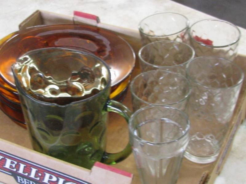 lot 8 image: Snack Plates