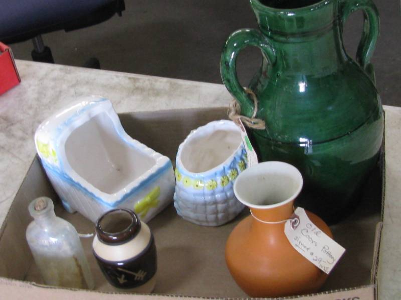 lot 12 image: Pottery