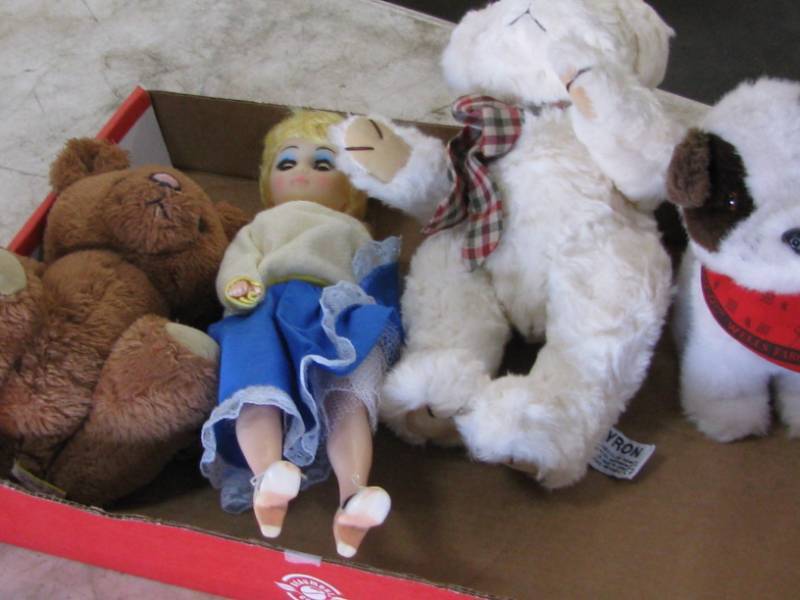 lot 13 image: Toys
